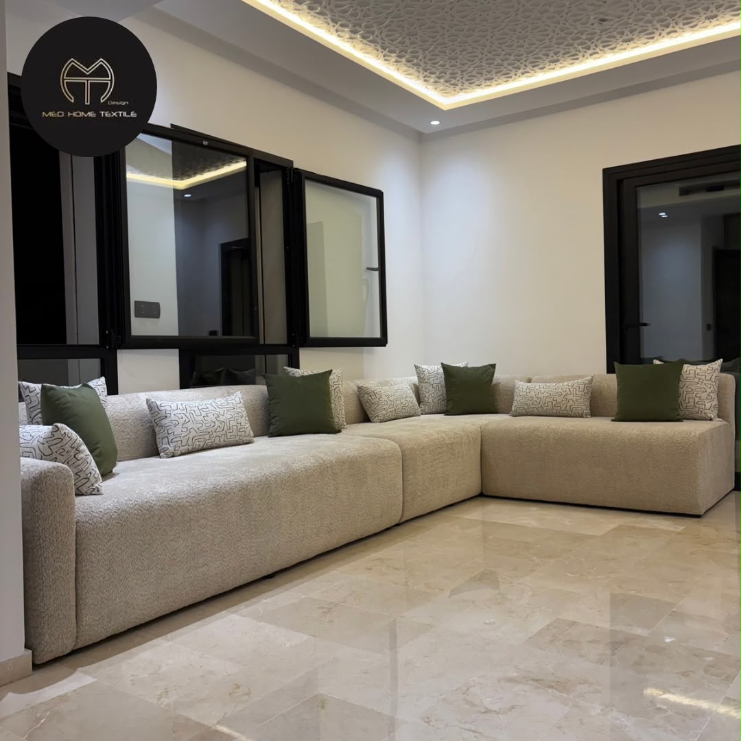 Salon d'angle sur mesure aux coussins assortis